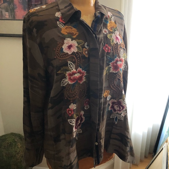 Johnny Was 100% Silk Blouse Size Small - Picture 2 of 11